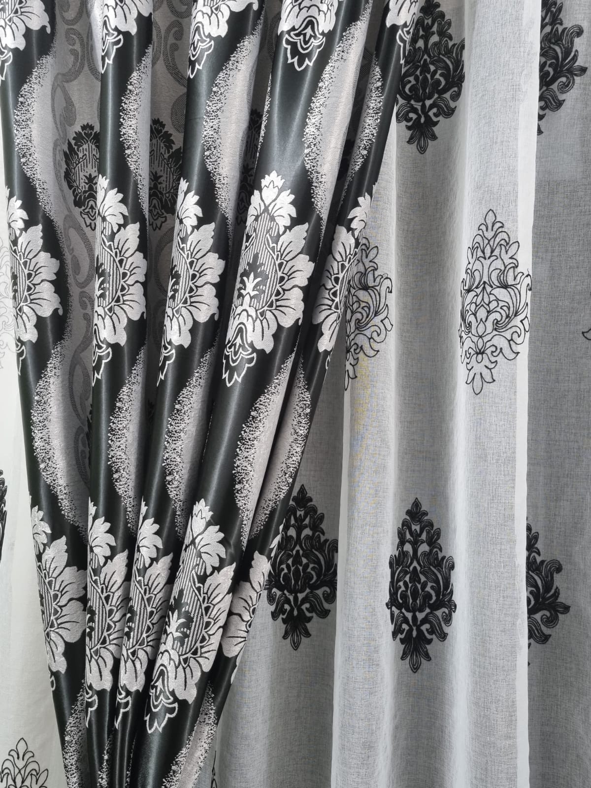 Set 2 draperii black-out MASTEL gri negru cu perdea brodata Ivoire-negru B3M ,confectionate cu rejansa - imagine 3