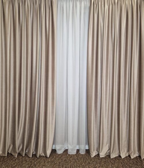 Set 2 draperii catifea lux MASTEL culoare crem deschis confectionate cu rejansa plus bride de prindere