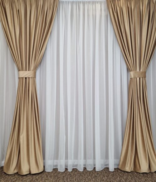 Set MASTEL 2 draperii catifea lux cappucino cu perdea voal ivoire confectionate cu rejansa