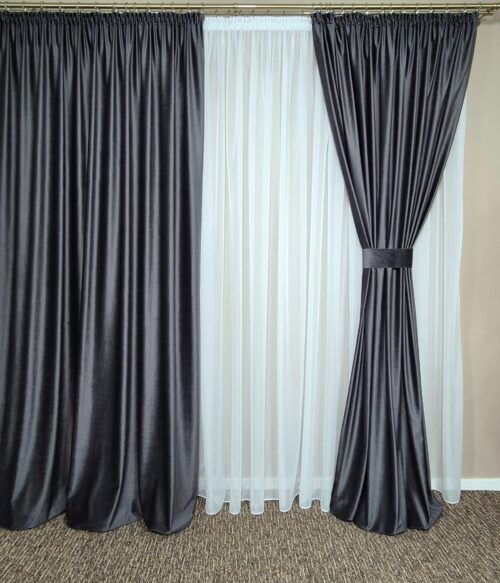 Set MASTEL 2 draperii catifea lux gri inchis cu perdea voal alb confectionate cu rejansa