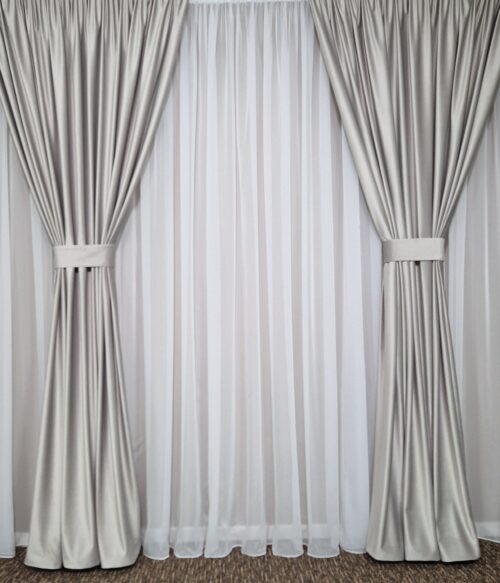 Set 2 draperii catifea lux MASTEL culoare gri deschis confectionate cu rejansa plus bride de prindere