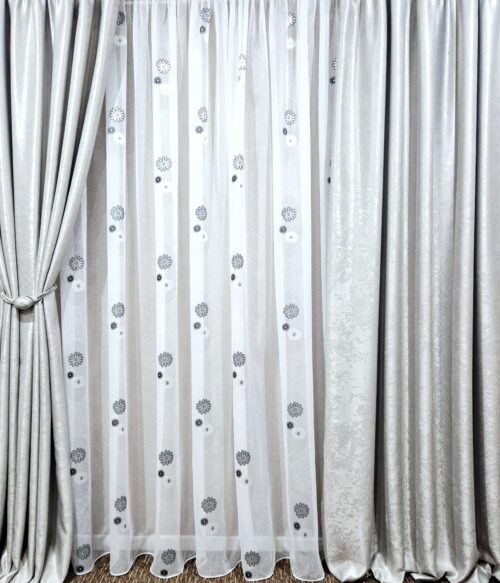 Set MASTEL 2 draperii black-out gri deschis cu perdea alb-gri model M6 confectionate cu rejansa