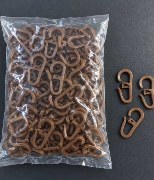 Călăreți (cleștișori din plastic) pentru inele de lemn / galerii de lemn – Maro – 100 buc