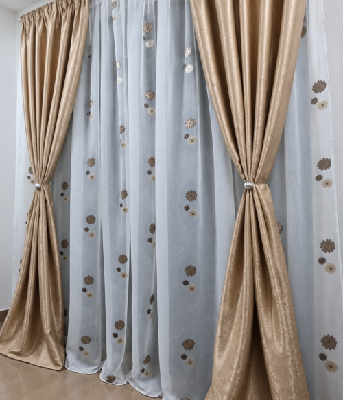 Set MASTEL 2 draperii black-out bej cu perdea crem model M6 confectionate cu rejansa