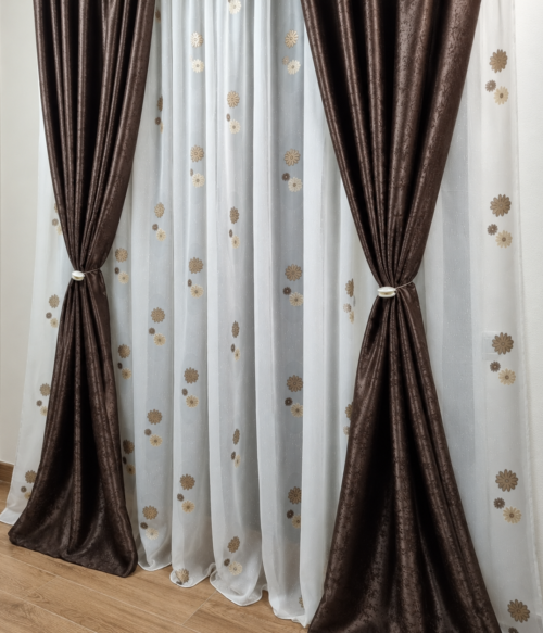 Set MASTEL 2 draperii black-out maro-wenge cu perdea crem model M6 confectionate cu rejansa